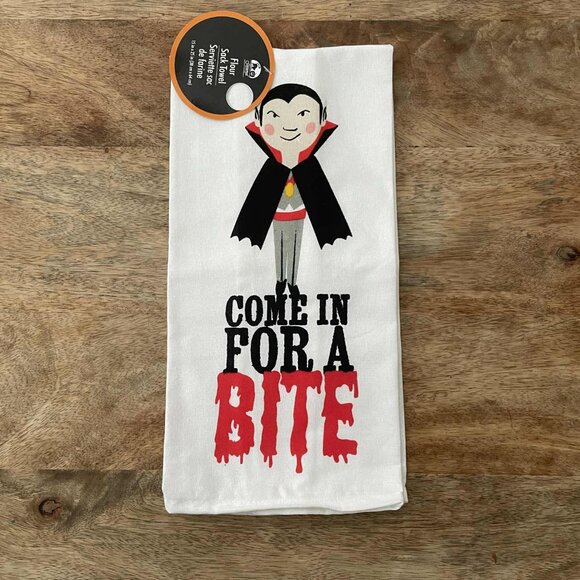 New 2Pk Vampire Halloween Kitchen Towels - Picture 2 of 3